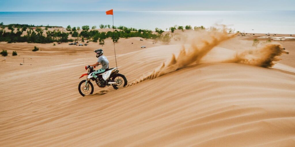 How-to-Riding-Your-Dirt-Bike-Well-on-Sand